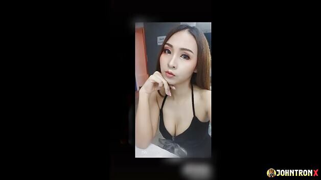 Gorgeous Asian Factory Worker’s Puttri Pics