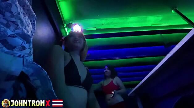 Barhopping In Soi25