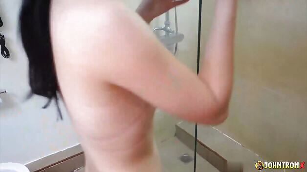 Vikki Shower-fuck